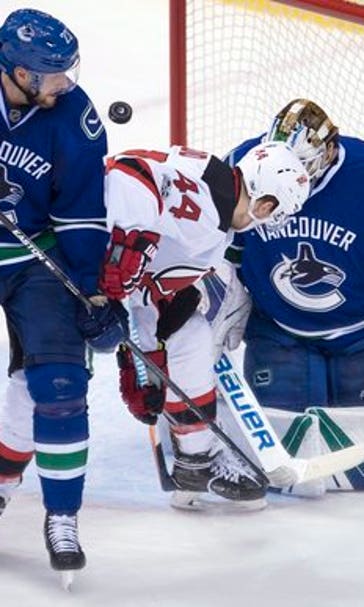 Hall scores in OT, Devils beat Canucks 2-1 (Jan 15, 2017)